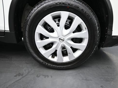 Used 2019 Nissan Rogue S AWD/4WD image 10