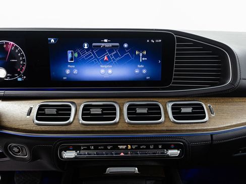 Used 2025 Mercedes-Benz GLE 450e 4MATIC image 16