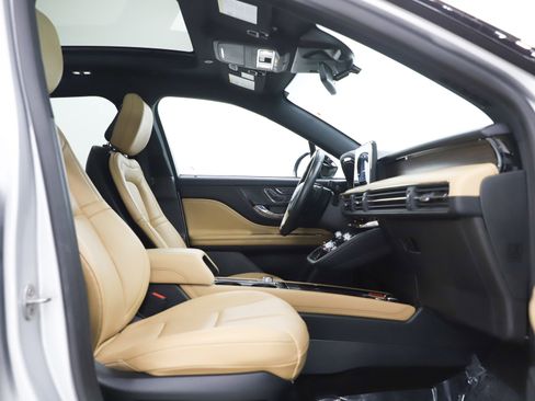 Used 2020 Lincoln Corsair Reserve image 11