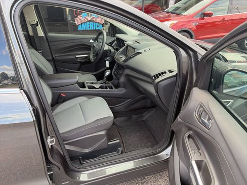 Used 2018 Ford Escape SE w/ SE Sync 3 Package FWD image 9