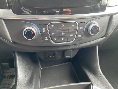 Used 2020 Chevrolet Traverse LS image 28