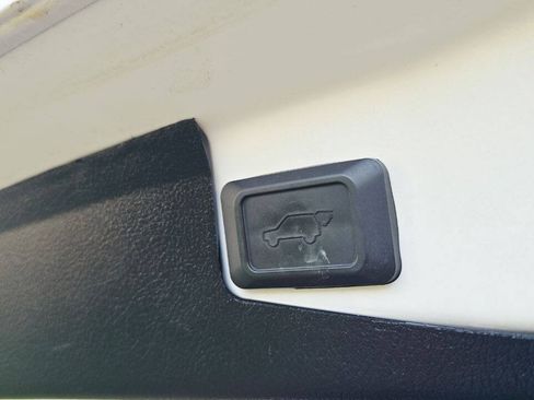 Used 2013 Toyota Highlander 4WD image 8
