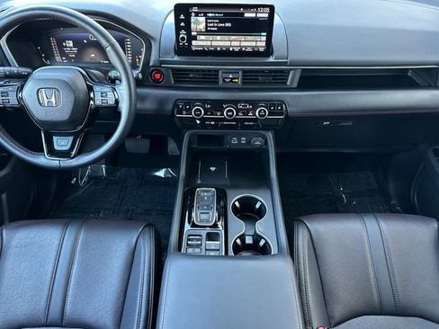 Certified 2025 Honda Pilot Black Edition image 12