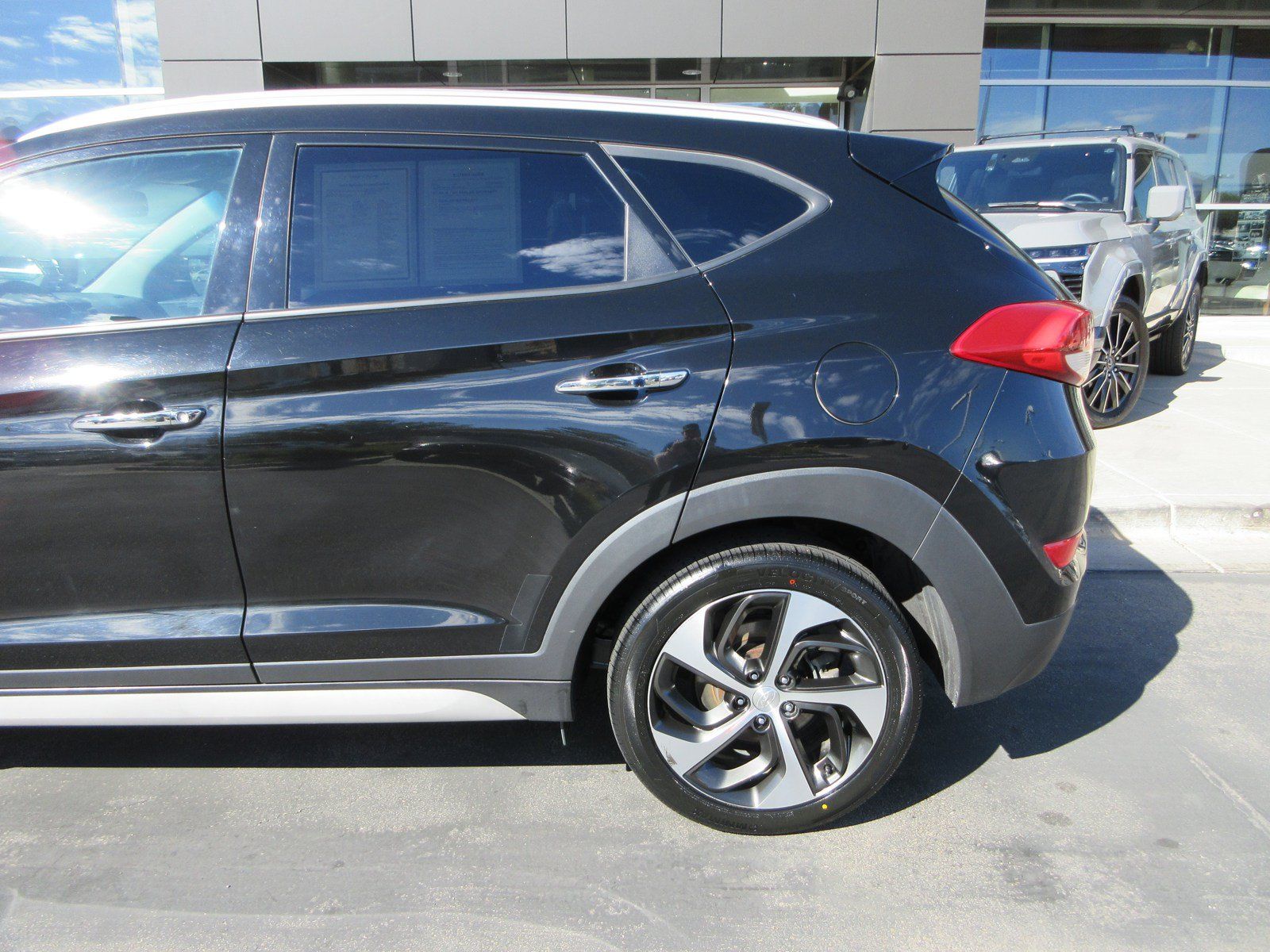 Used 2017 Hyundai Tucson Limited AWD/4WD image 4