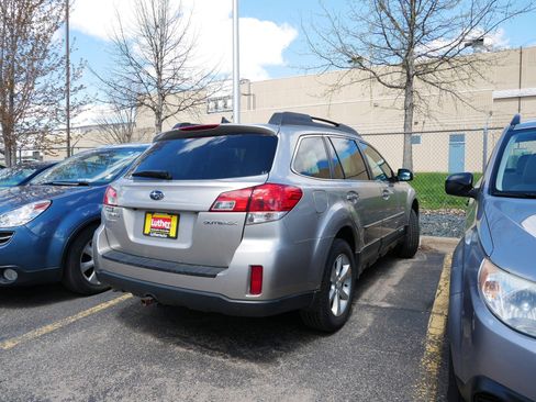 Used 2014 Subaru Outback 2.5i Limited w/ Moonroof Package AWD/4WD image 5
