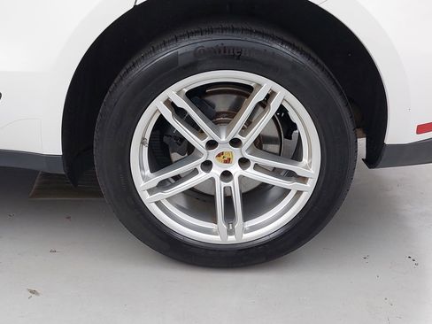 Certified 2023 Porsche Macan AWD/4WD image 36