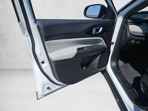 Used 2025 Jeep Compass Limited AWD/4WD image 12
