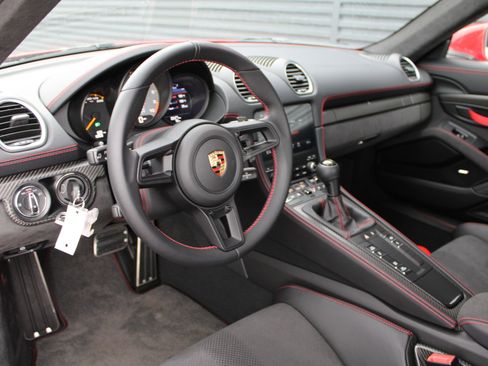 Certified 2025 Porsche 718 Cayman GT4 RS image 4