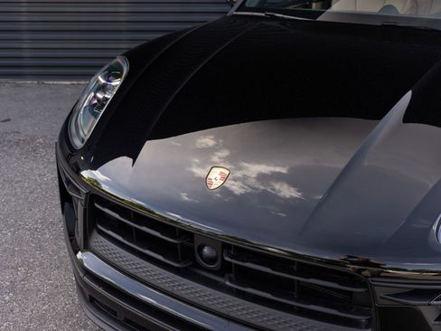 Certified 2025 Porsche Macan AWD/4WD image 10