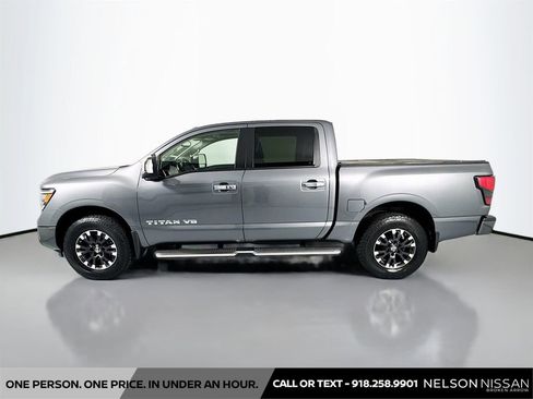 Used 2020 Nissan Titan SL w/ Moonroof Package AWD/4WD image 8