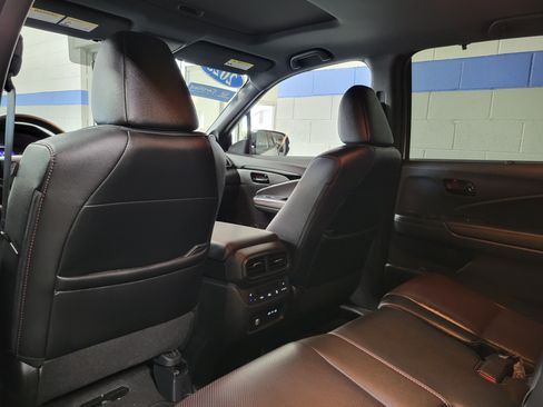 Used 2025 Honda Passport Black Edition image 17