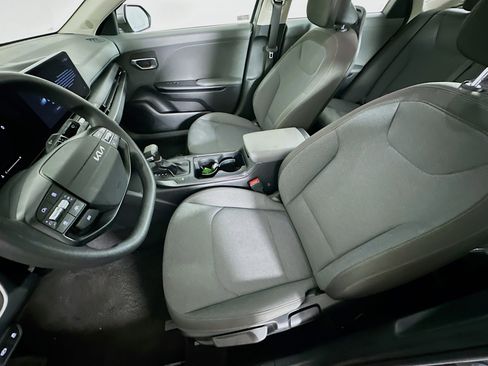 Used 2025 Kia K4 LXS image 13
