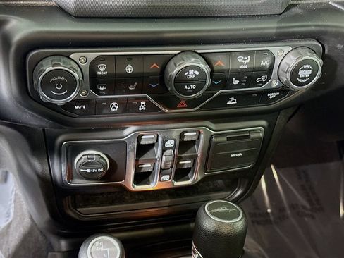 Used 2021 Jeep Gladiator Sport AWD/4WD image 7