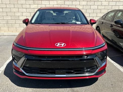Used 2025 Hyundai Sonata SEL FWD image 2