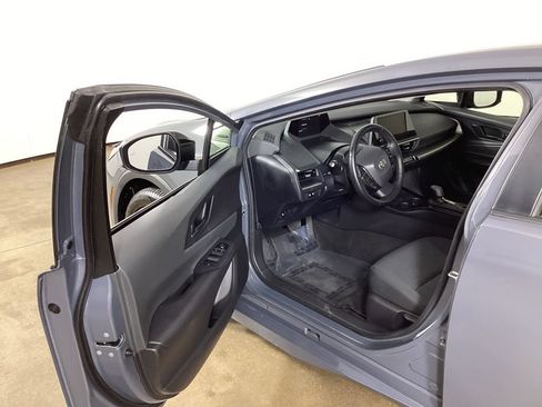 Used 2023 Toyota Prius LE FWD image 9