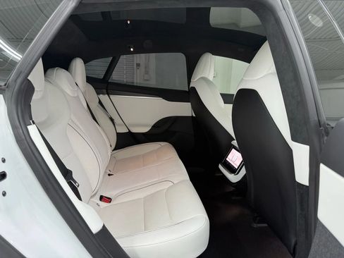 Used 2022 Tesla Model S Plaid image 12