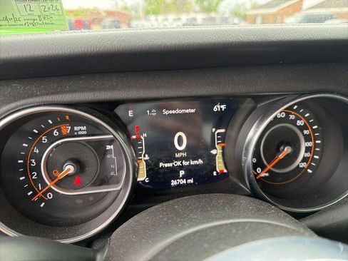 Used 2022 Jeep Gladiator Overland w/ Popular Equipment Package AWD/4WD image 8