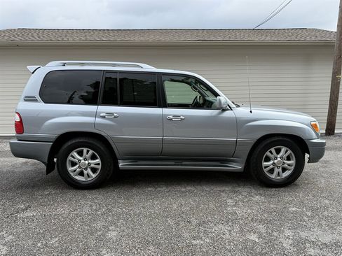 Used 2005 Lexus LX 470 4WD image 2