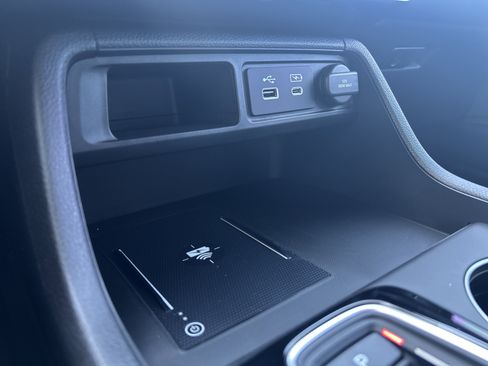 Used 2025 Honda Pilot EX-L image 2