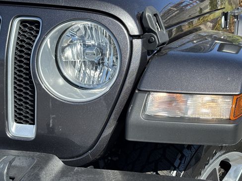 Used 2021 Jeep Wrangler Unlimited Sahara image 6