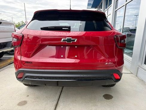 New 2026 Chevrolet Trax RS w/ Sunroof Package FWD image 5