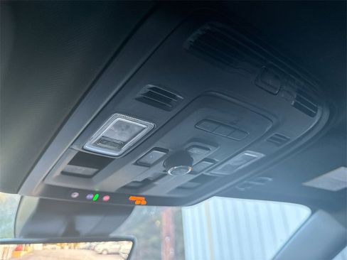 Used 2023 GMC Yukon XL Denali Ultimate image 19