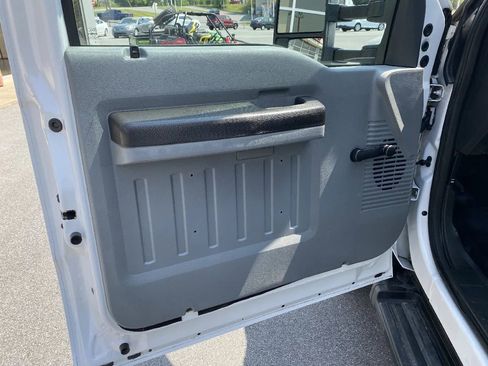 Used 2012 Ford F450 XL w/ Heavy Service Suspension Pkg image 8