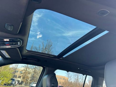 Used 2022 Jeep Wagoneer Series III w/ Premium Group I image 23