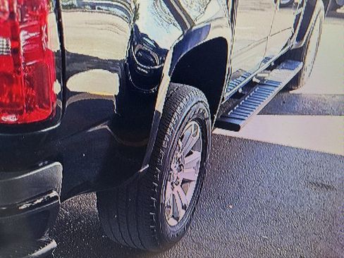 Used 2022 Chevrolet Colorado LT w/ Safety Package image 24