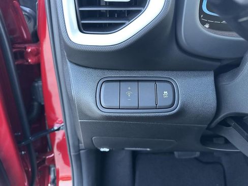 New 2025 Hyundai Venue Limited image 18