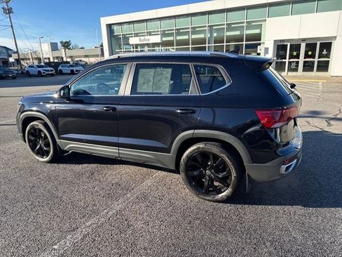 Certified 2022 Volkswagen Taos SE w/ Panoramic Sunroof Package image 5