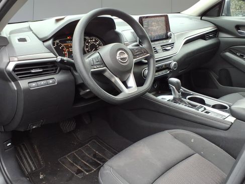 Used 2023 Nissan Altima 2.5 SV image 9