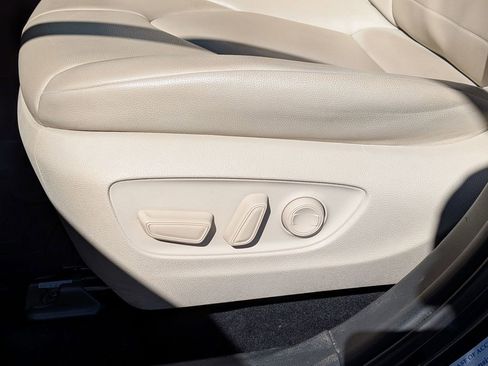 Used 2020 Toyota Highlander XLE image 14