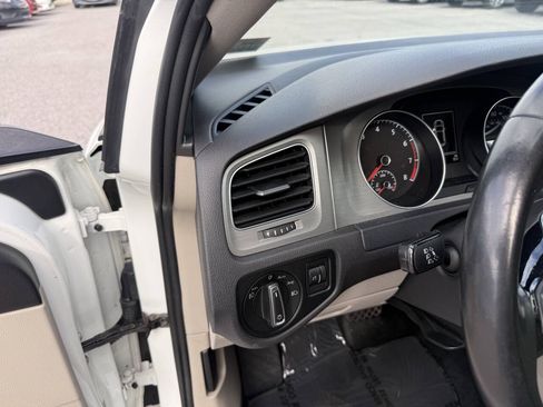 Used 2015 Volkswagen Golf SE FWD image 11
