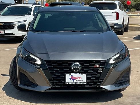 Used 2024 Nissan Altima 2.5 SR FWD image 2