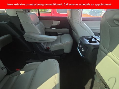 Used 2025 Ford Expedition Active AWD/4WD image 10