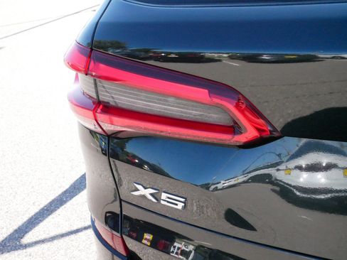 Used 2019 BMW X5 xDrive50i w/ M Sport Package image 17