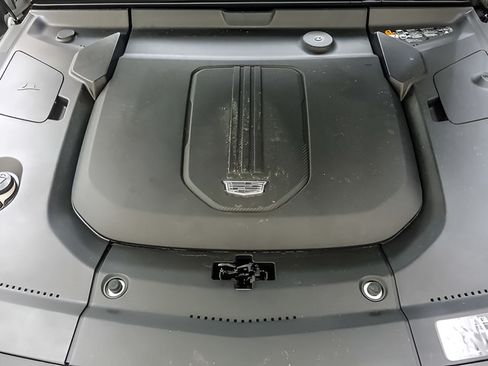 Used 2024 Cadillac Lyriq Luxury AWD/4WD image 31
