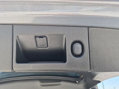 Used 2019 Chevrolet Suburban LT image 11