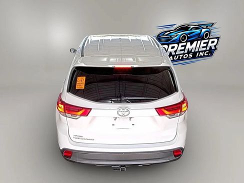 Used 2017 Toyota Highlander LE FWD image 4