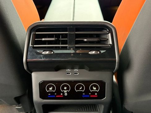 Used 2025 BMW M5 w/ Executive Package image 44