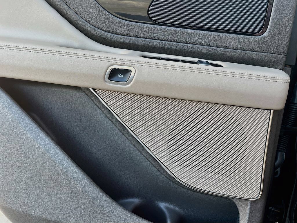 Used 2024 Lincoln Aviator AWD w/ Premium Package image 27