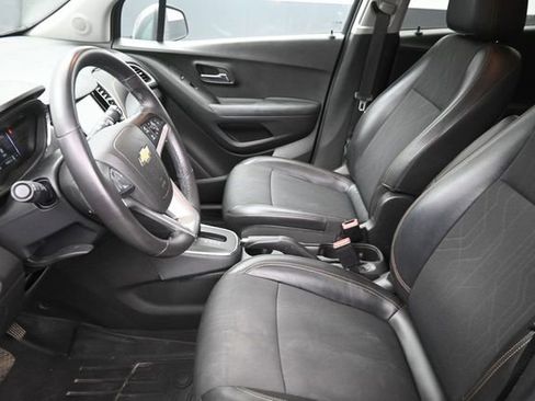 Used 2017 Chevrolet Trax LT w/ LT Convenience Package FWD image 17