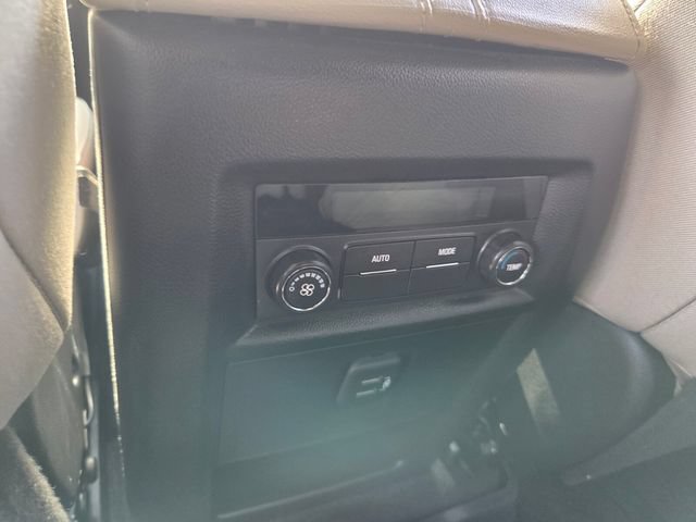Used 2023 Chevrolet Traverse LT FWD image 15