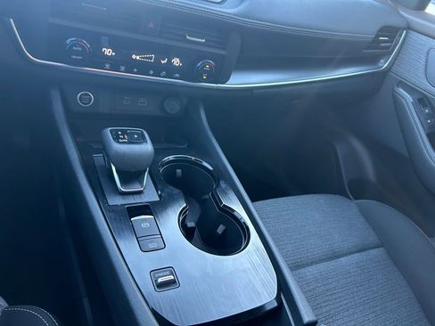 Used 2023 Nissan Rogue SV image 49