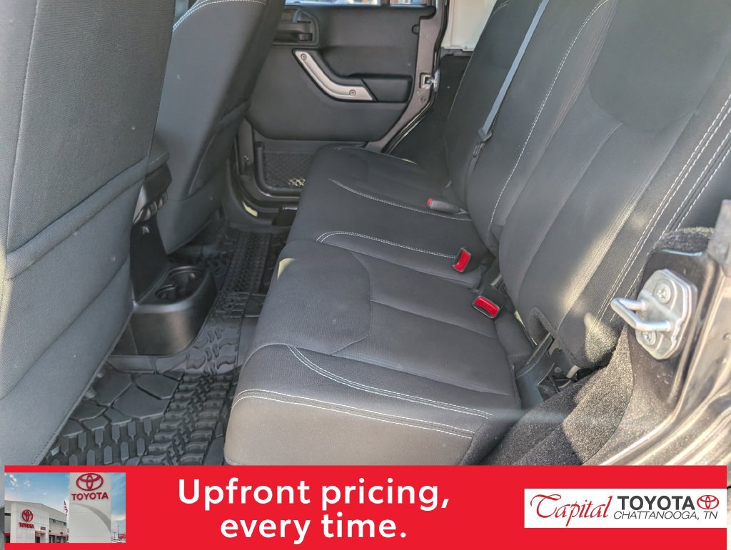 Used 2018 Jeep Wrangler Unlimited Sahara AWD/4WD image 11
