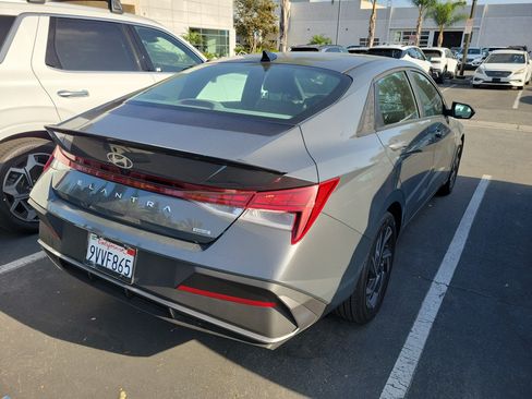 Used 2025 Hyundai Elantra SEL FWD image 5
