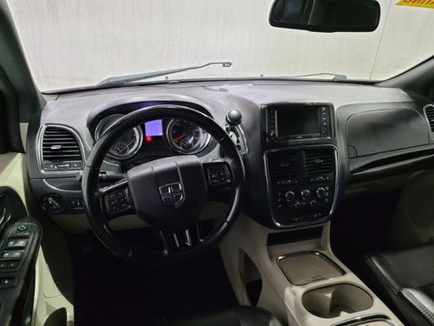 Used 2019 Dodge Grand Caravan SXT w/ Rear Park Assist Package image 4