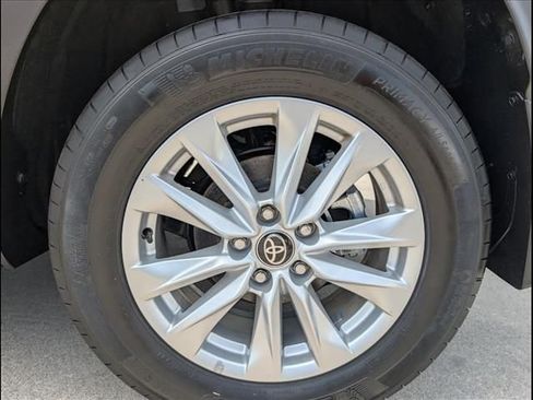 Used 2025 Toyota Corolla Cross LE FWD image 20