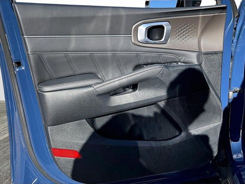 Used 2025 Kia Sorento SX image 18